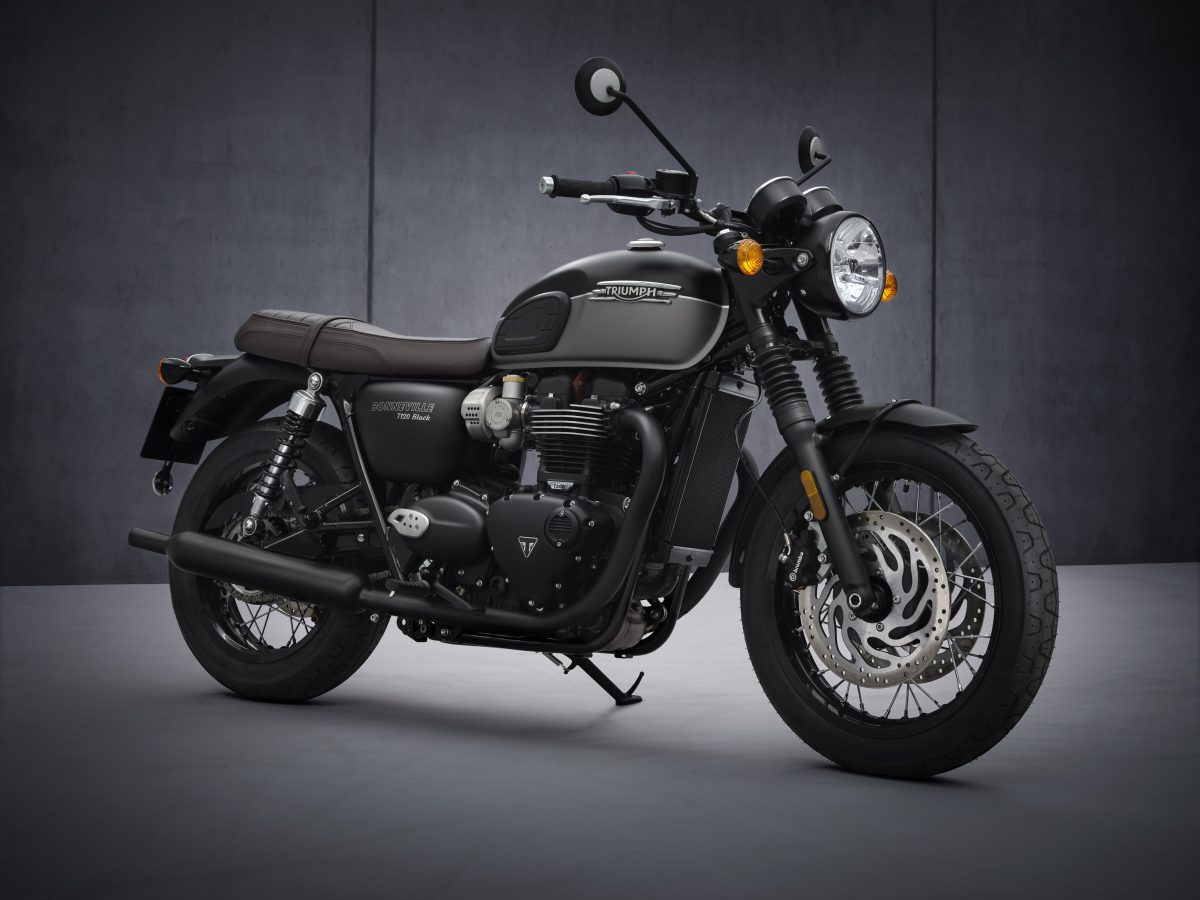 Triumph-Bonneville-T120-Black-Hero