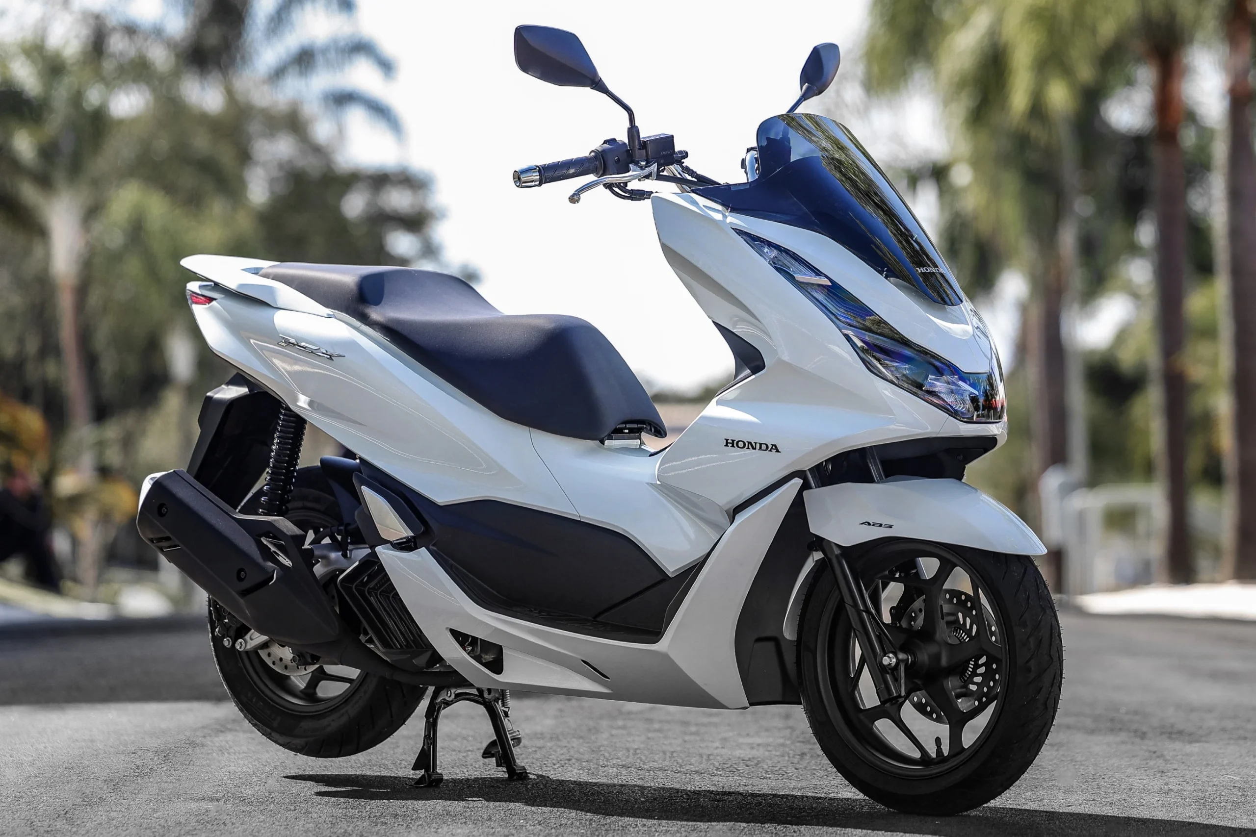 Honda PCX: ficha técnica, preços, e diferentes versões