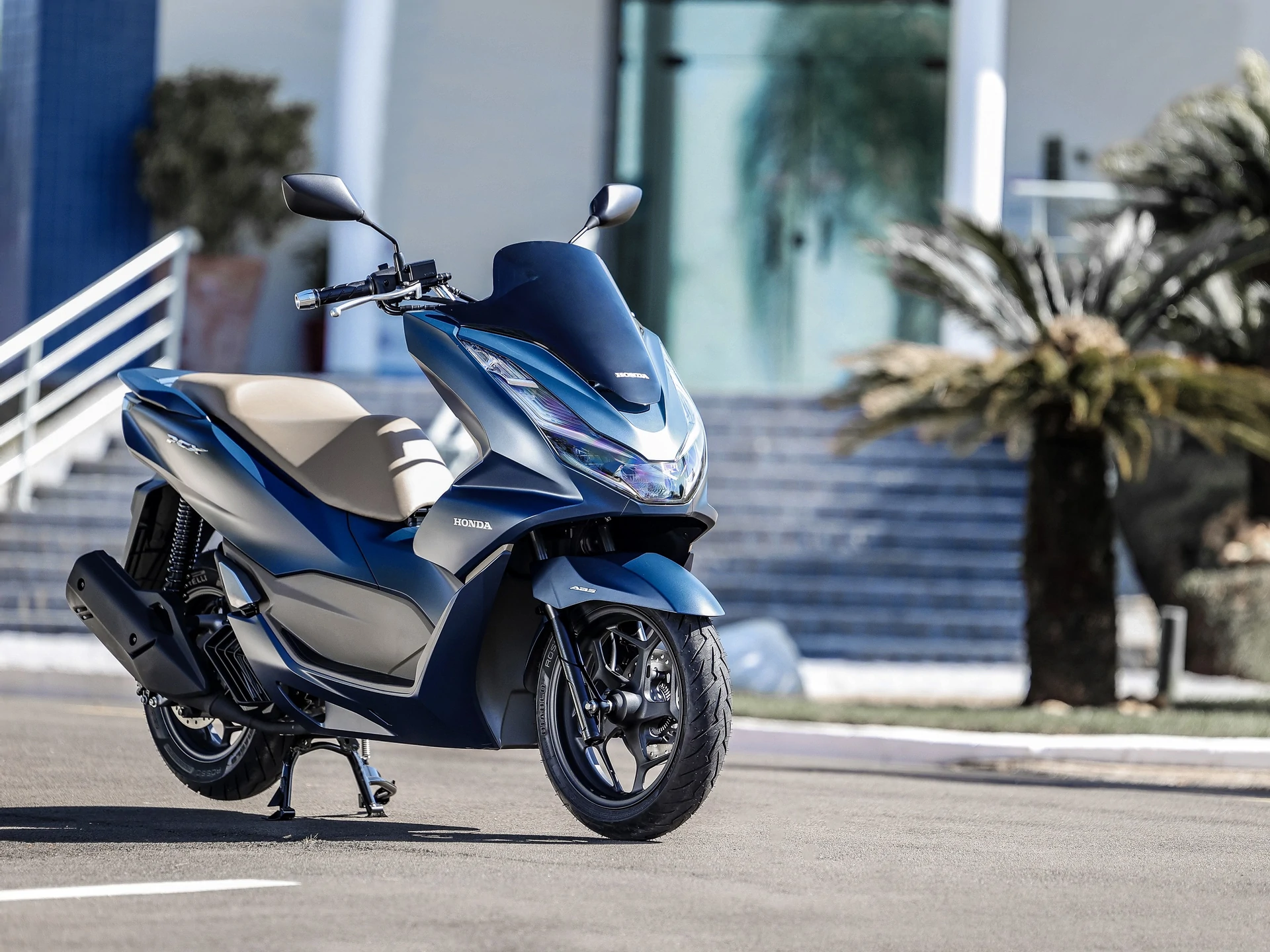 Diagonal lateral Honda PCX azul