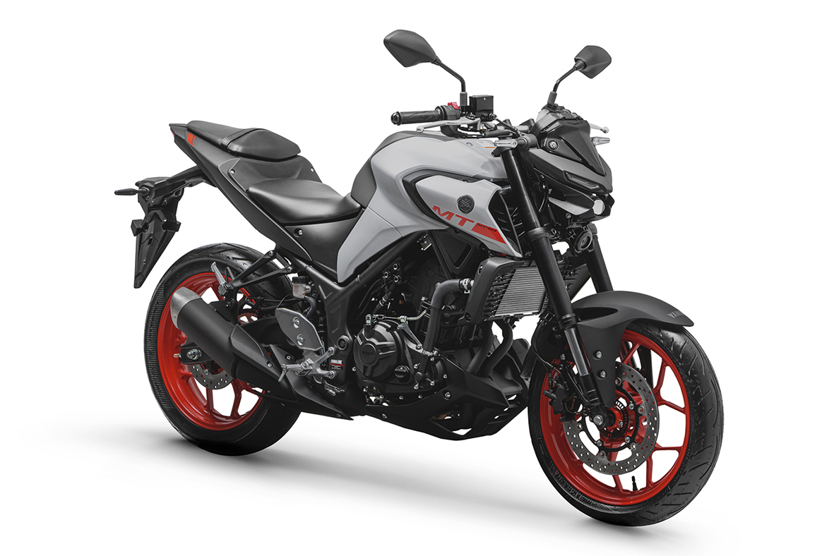 Yamaha MT-03 2025 branca e vermelha