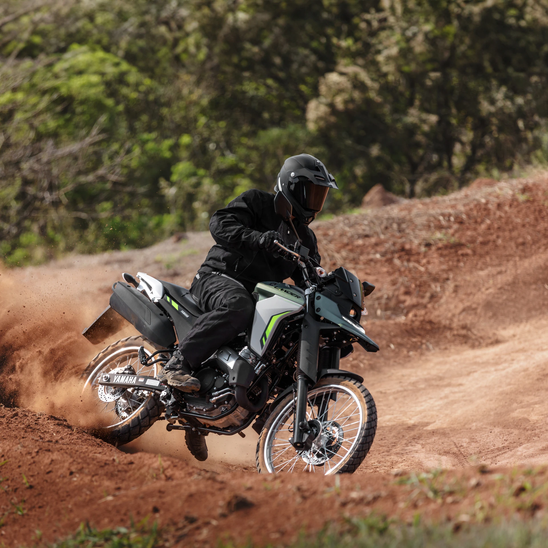 Yamaha Lander 250 ABS em ação