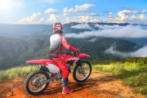 Feriados de maio: 5 melhores trilhas de motos no Brasil para aventureiros