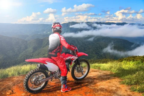 Feriados de maio: 5 melhores trilhas de motos no Brasil para aventureiros
