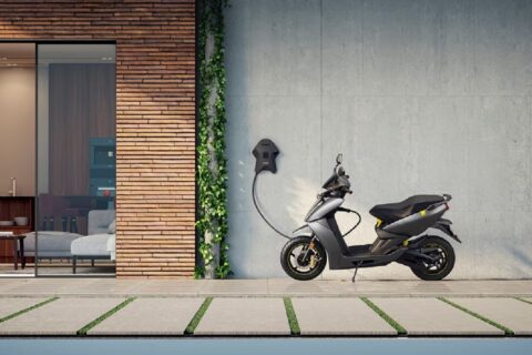 Moto elétrica pode pegar chuva? Entenda os cuidados essenciais