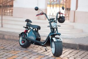 Motos sem habilitação: quais documentos são necessários para pilotar?