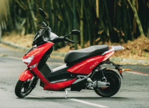 Motocas elétricas e ciclomotores: a opção para quem quer fugir da CNH