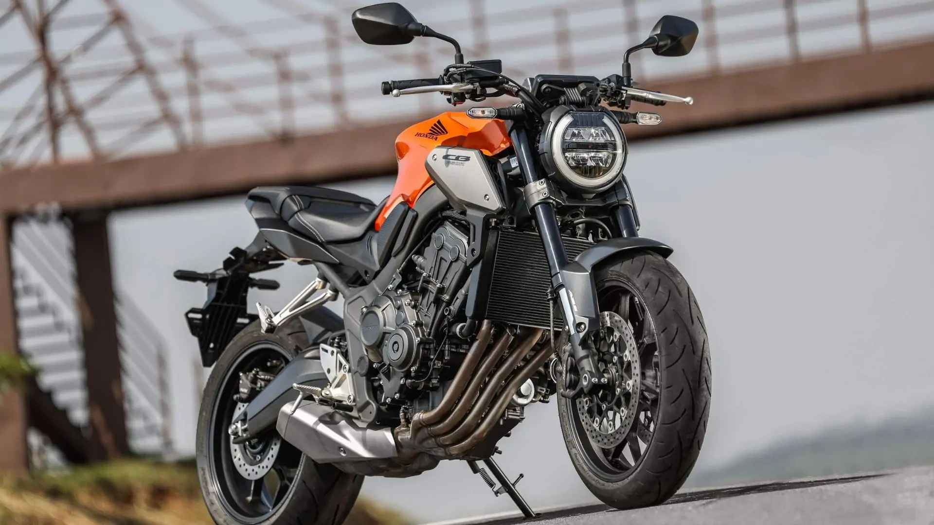 Honda CB 650R ou Yamaha XJ6